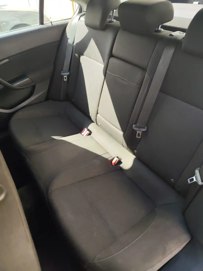 Opel insignia 2.0 interior 3