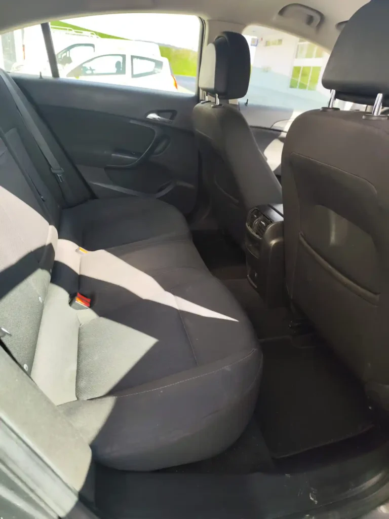 Opel insignia 2.0 interior 5