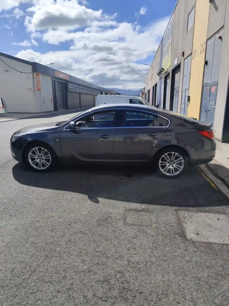 Opel insignia 2.0 lateral